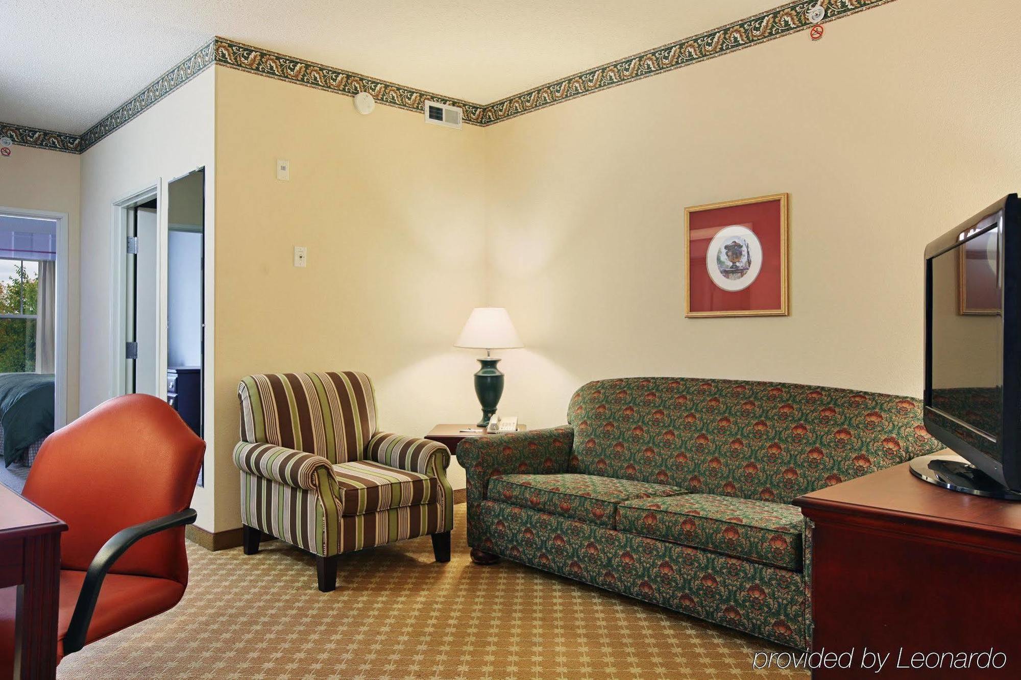 Express & - Airport East By Ihg Hotel Columbus