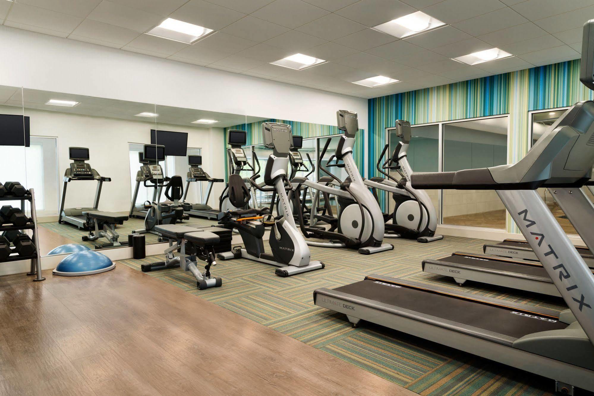 Hotel Express & - Airport East By Ihg 3*