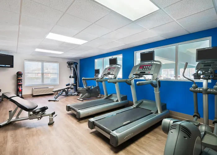 Holiday Inn Express & Suites - Columbus Airport East By Ihg