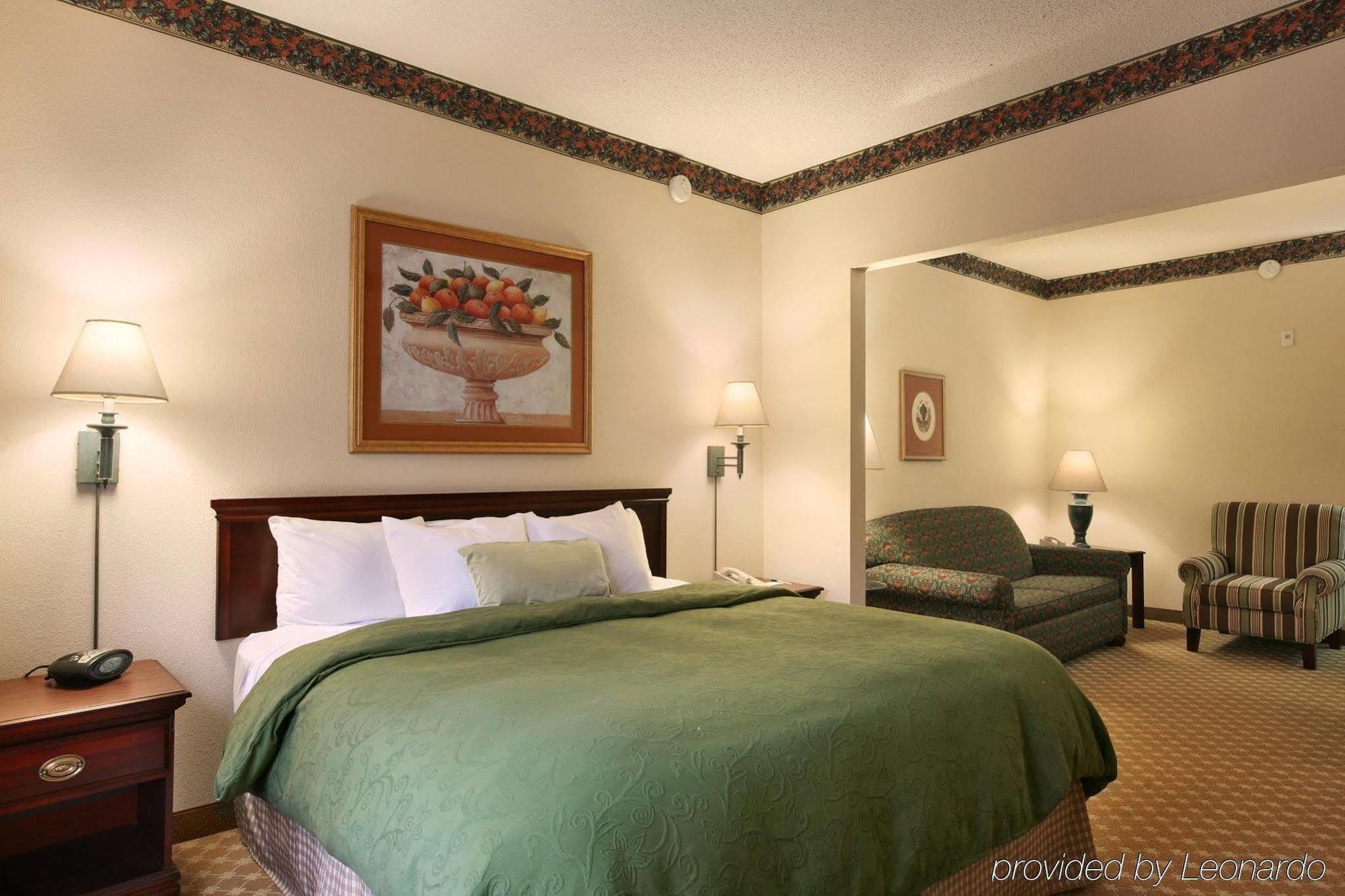 Holiday Express & - Airport East By Ihg Hotel 3*